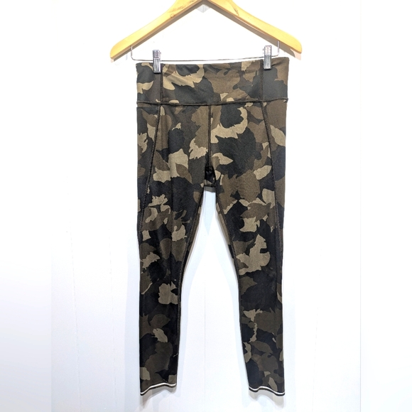 Athleta Lightening Camo 7/8 Tight Size Small Reflective Running - Picture 8 of 8